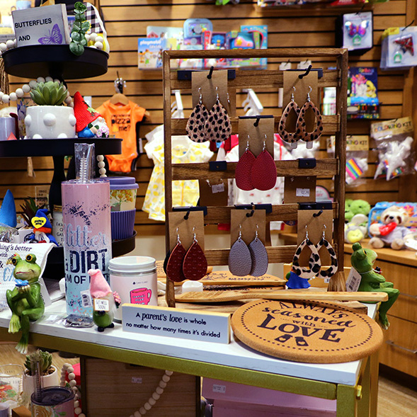 Gift-Shop-Table-Items